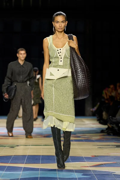Look 64
